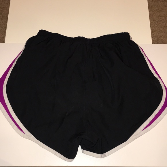 Nike Dri-Fit work out shorts - Picture 2 of 4